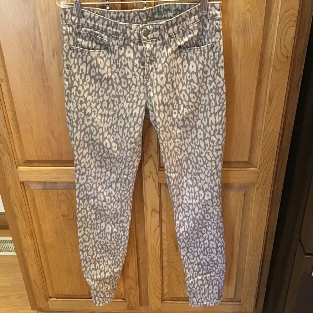 Gap leopard skinny jeans 8/29.  Taupe and beige